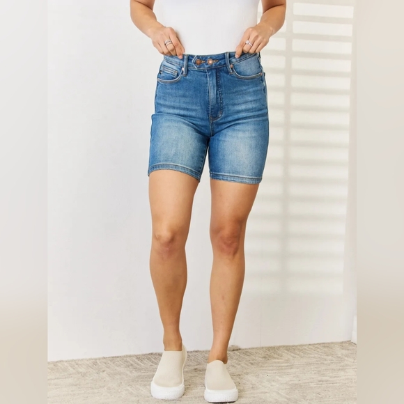 Judy Blue Tummy Control High Rise Retro Double Button Waist Denim Jean Shorts - Picture 12 of 13